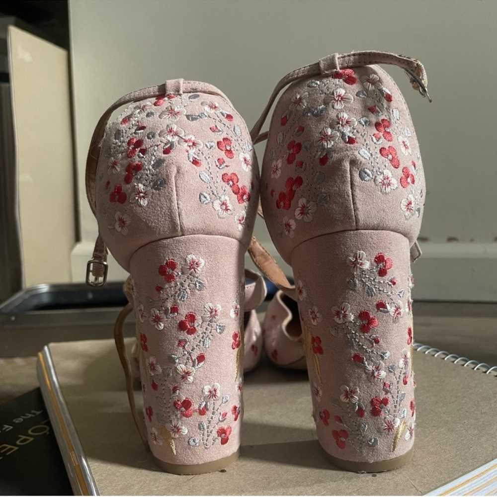 Wild Diva Blush Floral Embroidered Heels - Picture 5 of 6